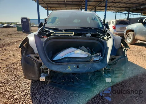 2021 Tesla Model Y z USA, uszkodzony, nr VIN 5YJYGAEE0MF190687